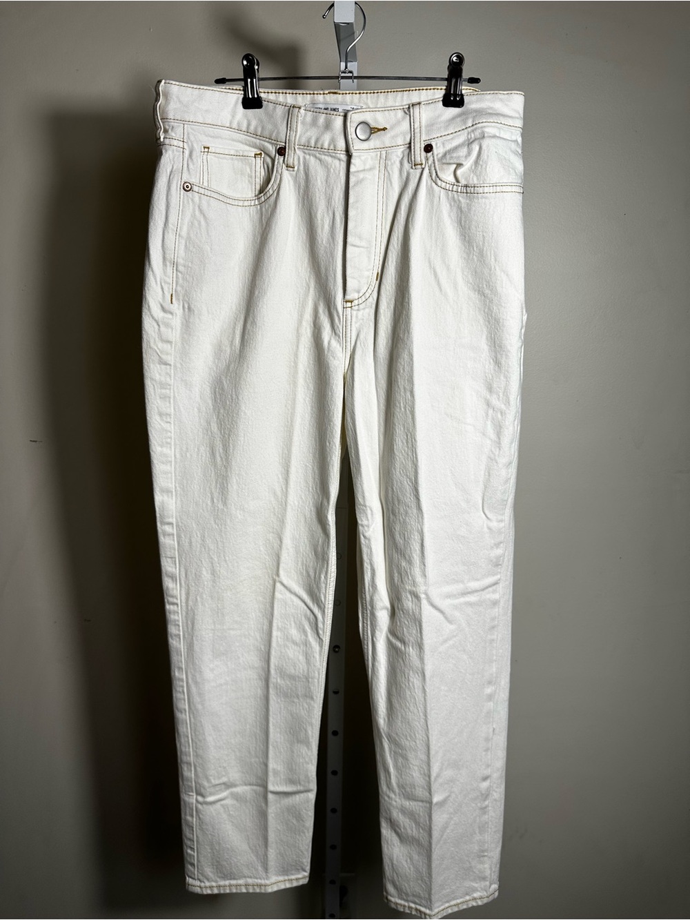 J171. Elizabeth and James Women’s 12L 31 High Rise Vintage Straight White Jeans